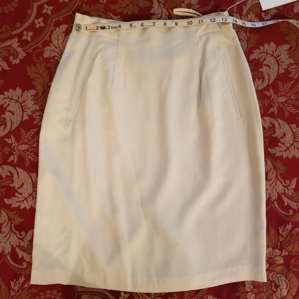 NWT CC Courtenay silk cream twill pencil skirt. Size 8